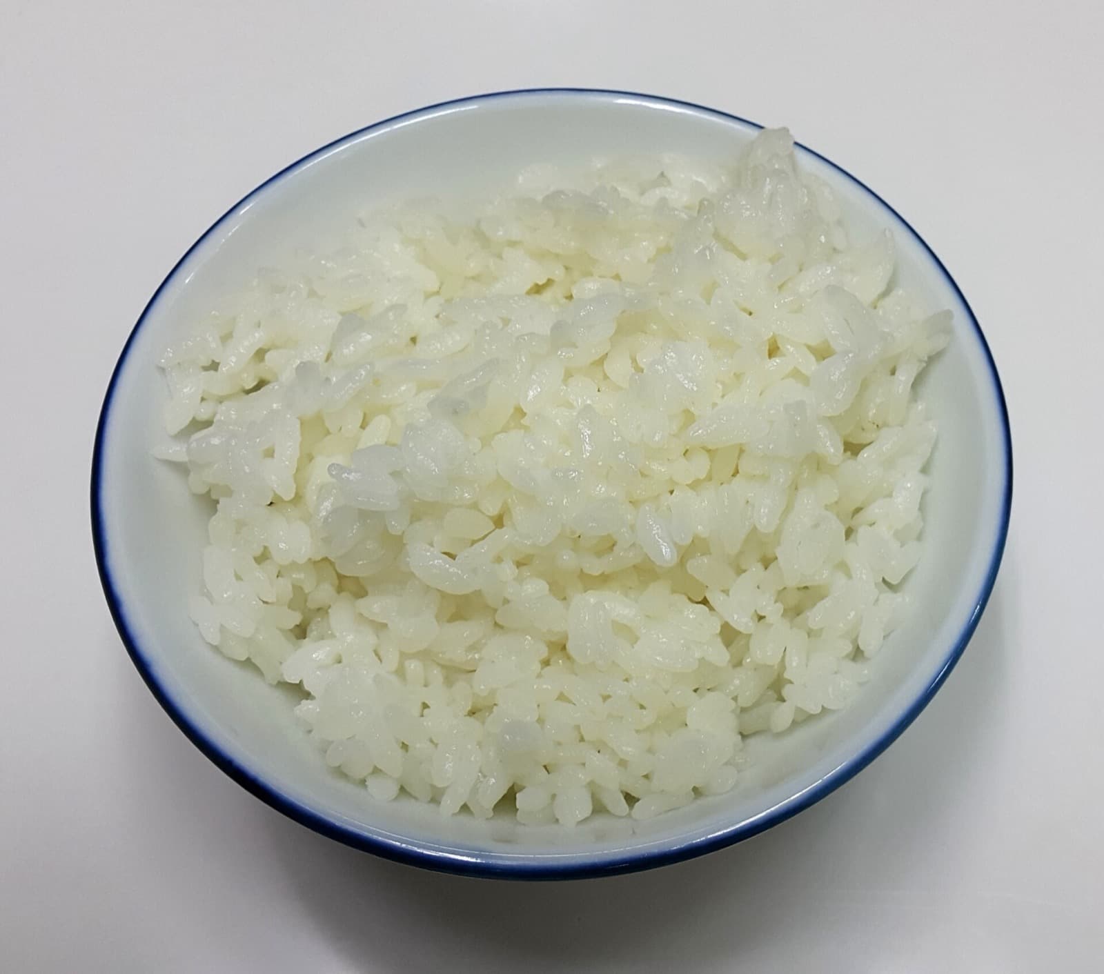 একটা বাটিতে সাদা ভাত